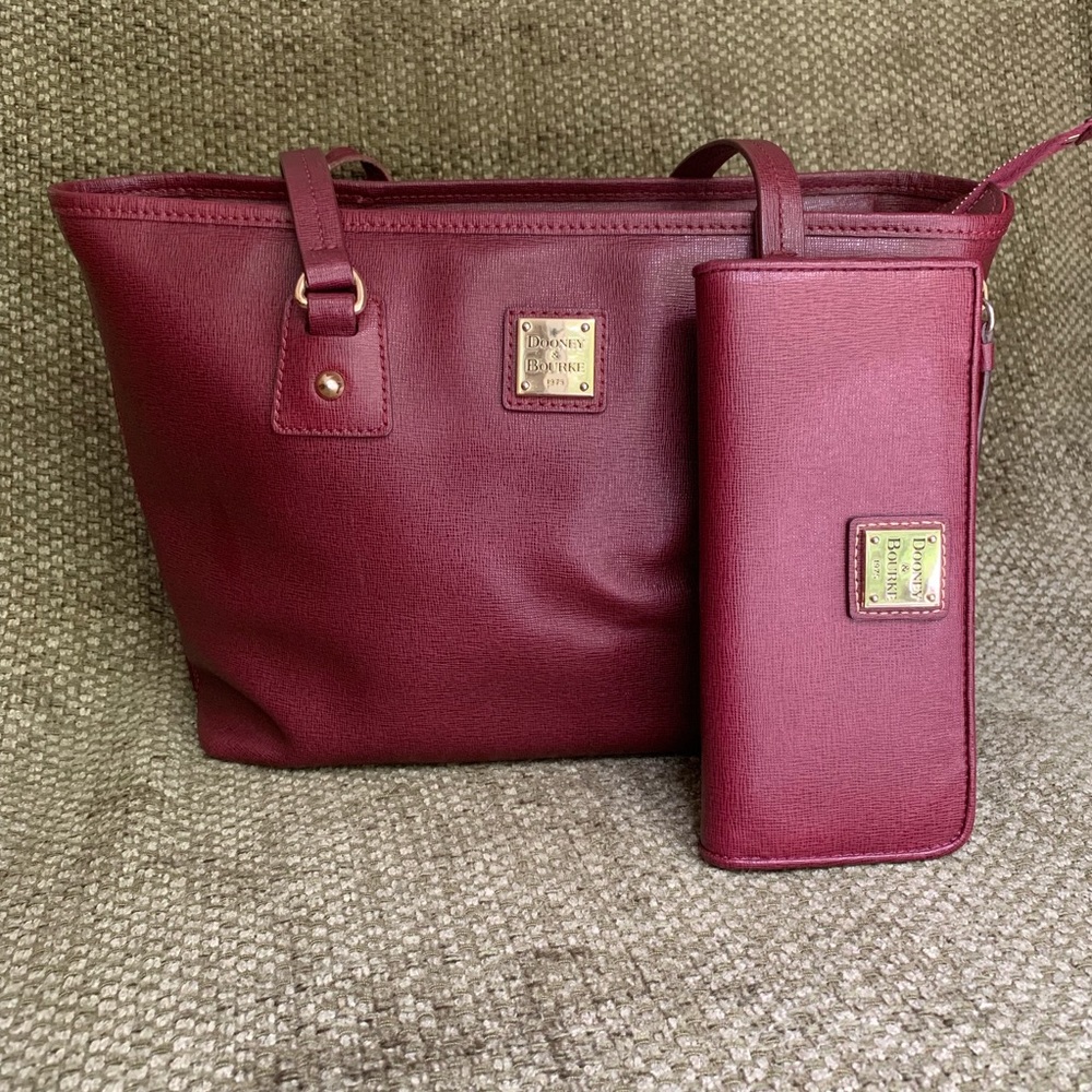 D&B Saffiano Charleston set in Cranberry